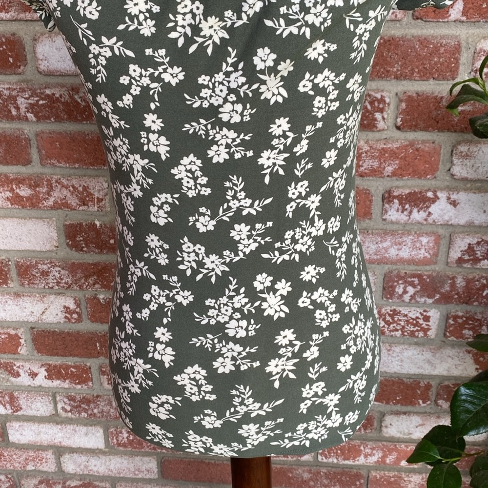 Floral🌷Green🌿Spring Top - Picture 10 of 13